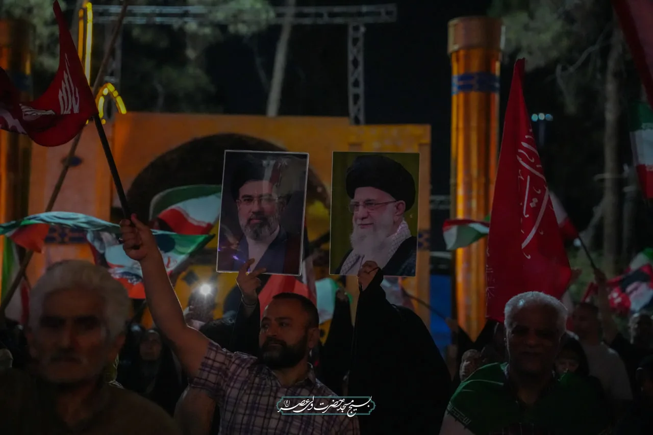 🔶 آنگاه که دست‌ها در هم گره می‌خورند، هیچ طوفانی توان گسستن آن‌ها را ندارد.