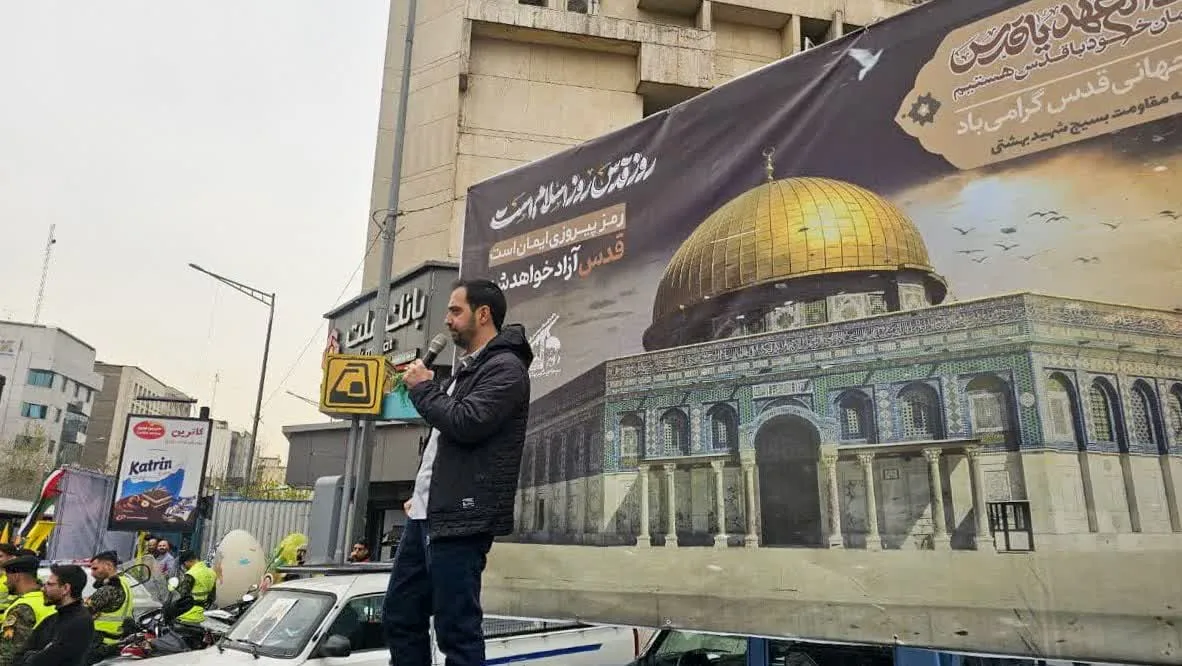 🔻روزقدس روزی است که با ابتکار هوشمندانه امام خمینی همچون حلقه‌ی وصلی برای هم‌صدایی مسلمانان درباره‌ی قدس شریف و فلسطین مظلوم تعیین شد.
