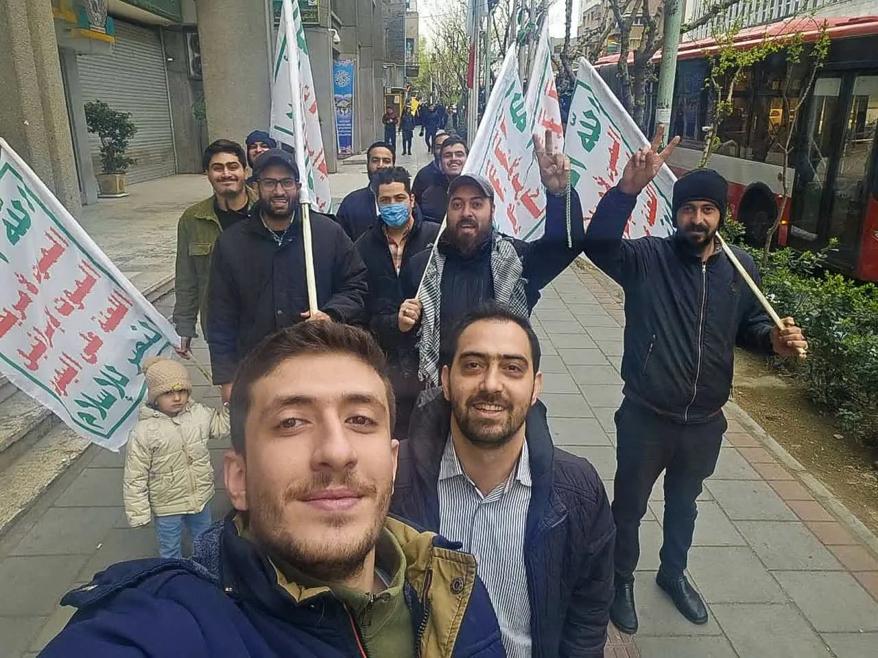 🔻روزقدس روزی است که با ابتکار هوشمندانه امام خمینی همچون حلقه‌ی وصلی برای هم‌صدایی مسلمانان درباره‌ی قدس شریف و فلسطین مظلوم تعیین شد.