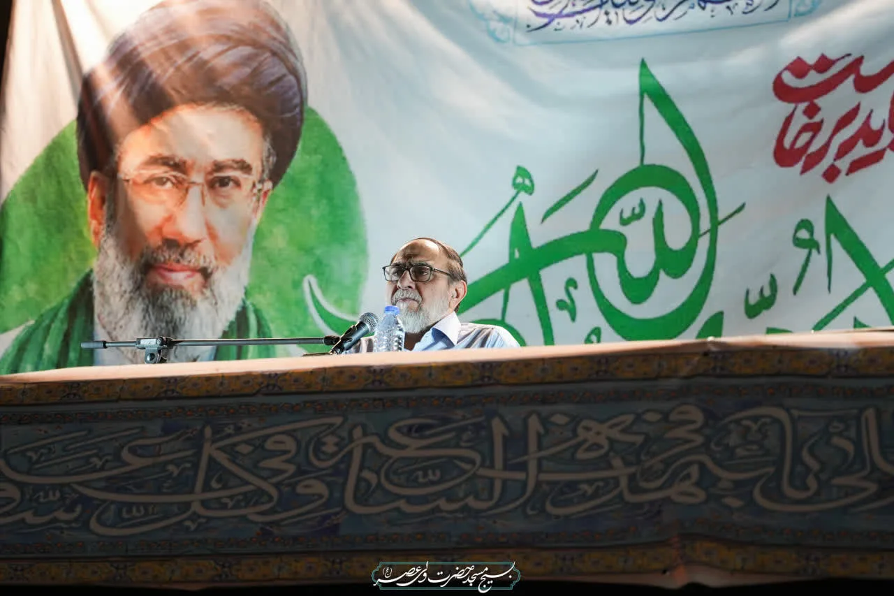 ما بادست های گره کرده می گویم  الله اکبر✊
