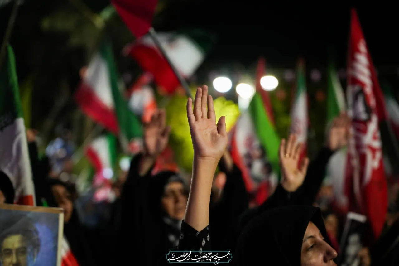 ما بادست های گره کرده می گویم  الله اکبر✊